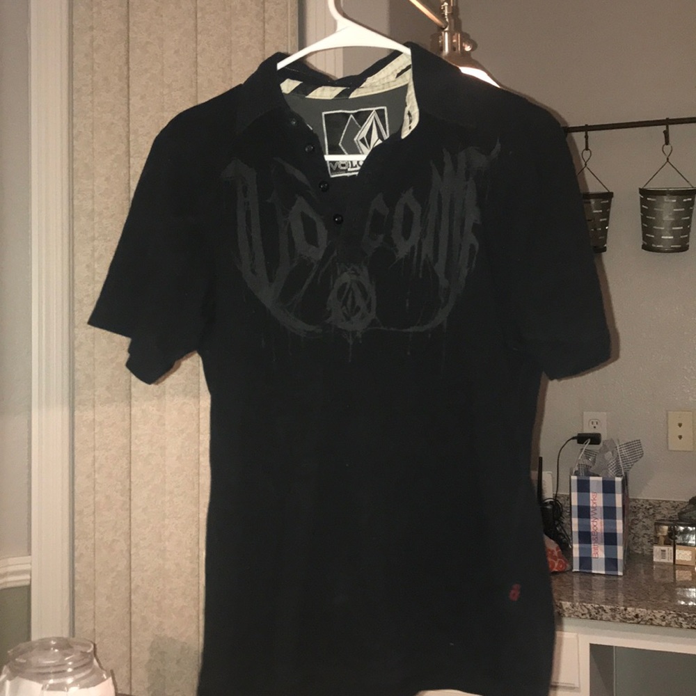 black shirt